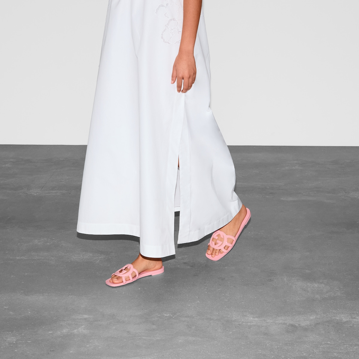 Women’s Interlocking G slide sandal - Image 2